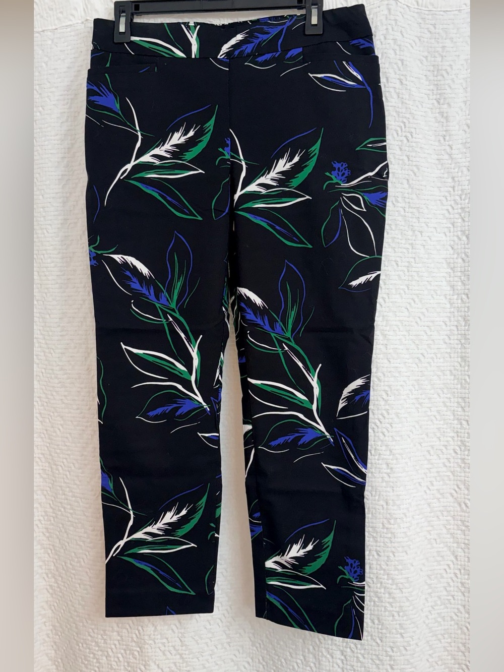 Chico's Tropical Ankle Pants with Blue, Green & White Leaf Print  Sz 8 petite